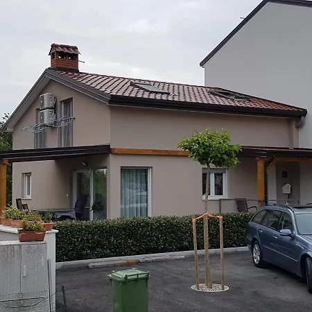 Appartamento Zagar With Jacuzzi