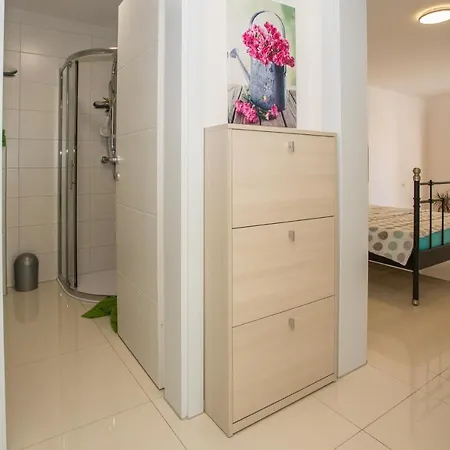 Zagar With Jacuzzi Appartamento *