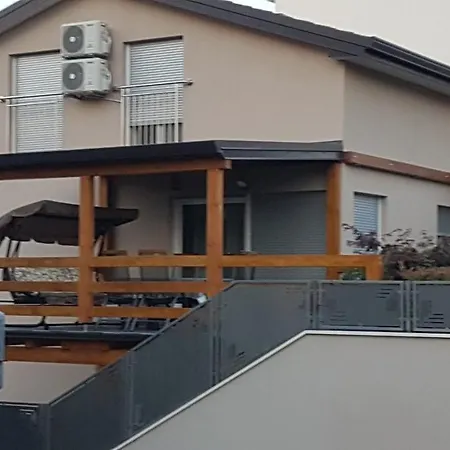 Appartamento Zagar With Jacuzzi Porec