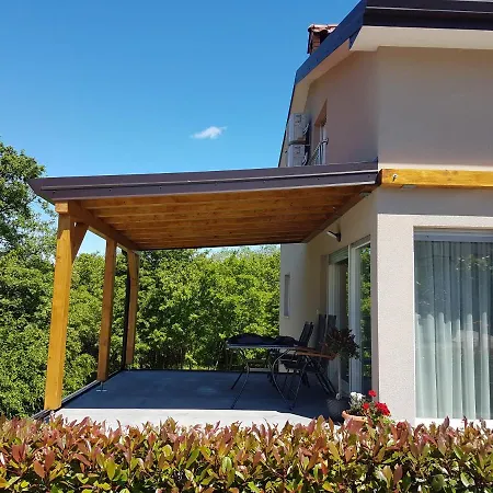 Zagar With Jacuzzi Apartment Porec