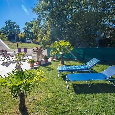 Apartment Zagar With Jacuzzi