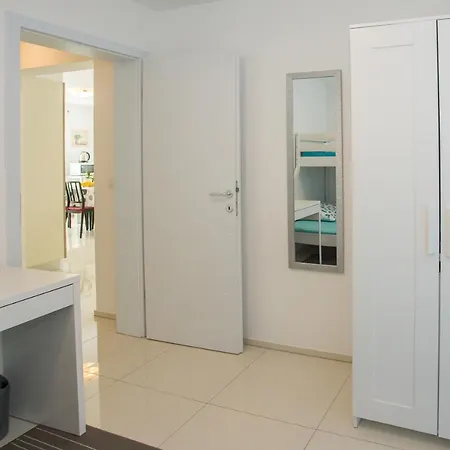 Apartment Zagar With Jacuzzi