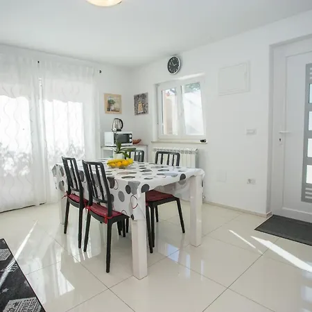 Zagar With Jacuzzi Apartment *