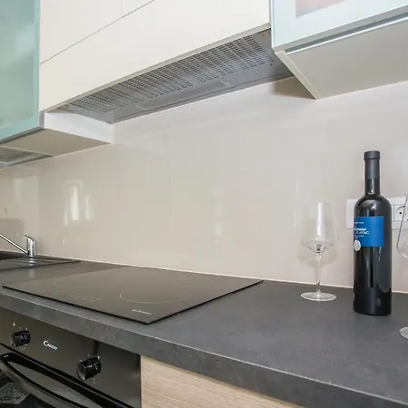 Apartment Zagar With Jacuzzi