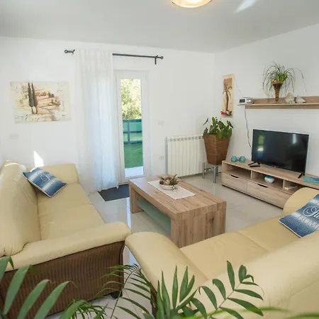 Apartment Zagar With Jacuzzi Porec