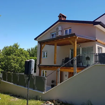Zagar With Jacuzzi Apartment *