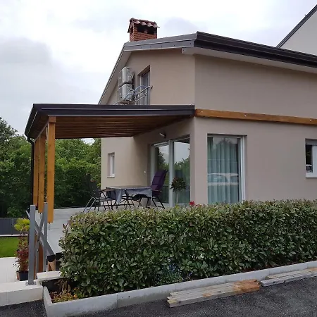 Zagar With Jacuzzi Apartment *