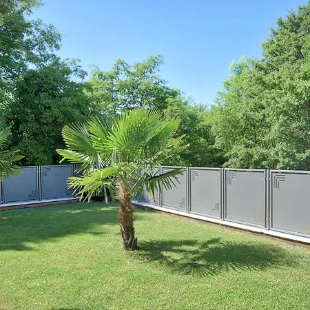 Apartment Zagar With Jacuzzi