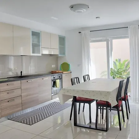 Zagar With Jacuzzi Apartment Porec