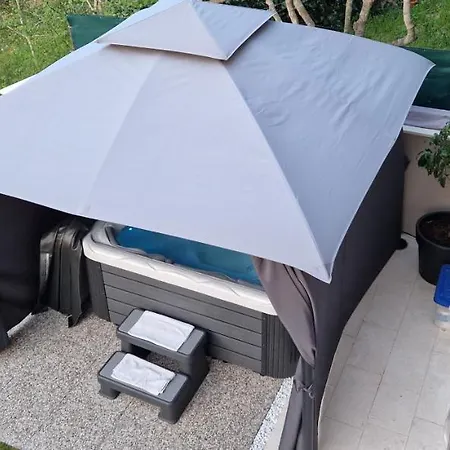 Zagar With Jacuzzi Apartment Porec