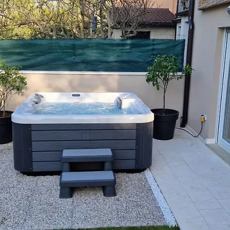 Zagar With Jacuzzi *