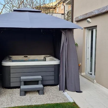 Apartment Zagar With Jacuzzi